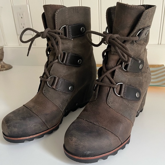 SOREL Joan of Arctic leather lace up platform boots. - Picture 1 of 6